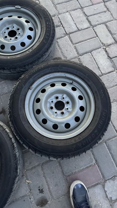 Шинa r14 комплект