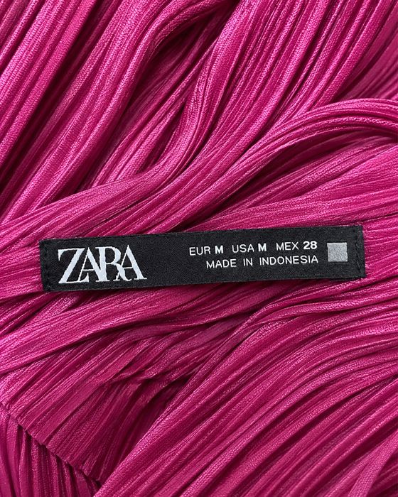 ZARA плисирана мини рокля с набори – размер M