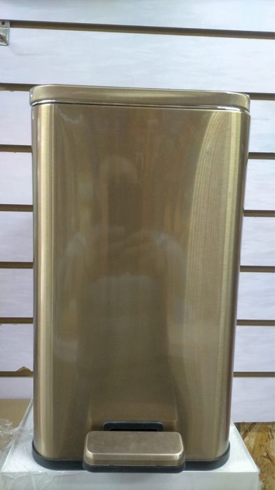 Мусорное ведро с крышкои!