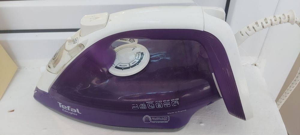 Продам утюг б/у     .