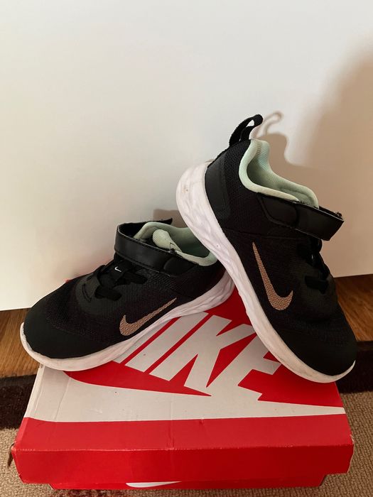 маратонки nike 26