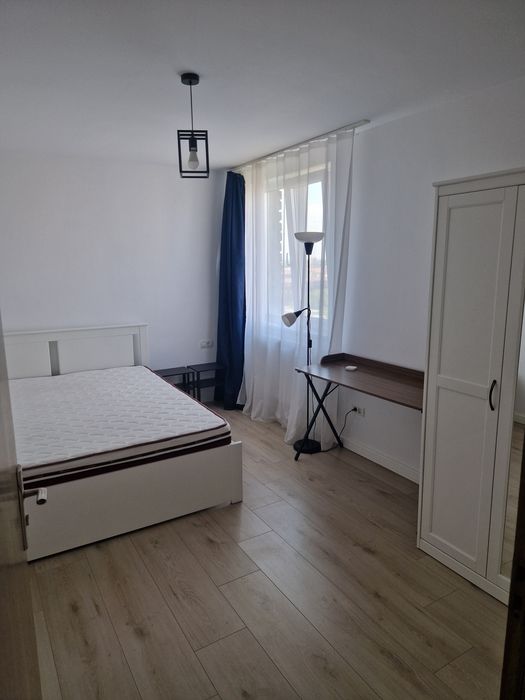 Proprietar închiriez apartament cu 3 camere