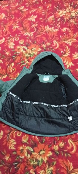 Продам детскую куртку