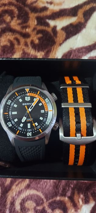 Часовник Berny 200м черно-оранжев дайвър.