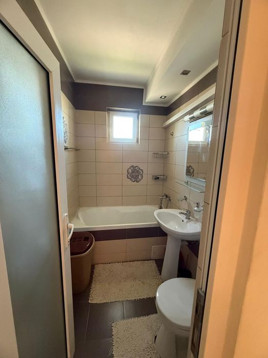 Inchiriez apartament 2 camere decomandat