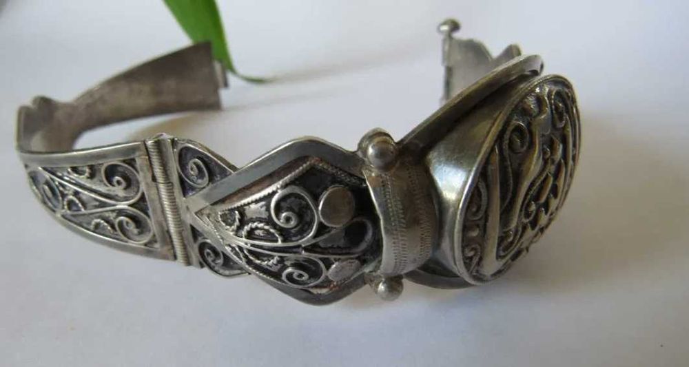Veche bratara persana. manufactura in argint.