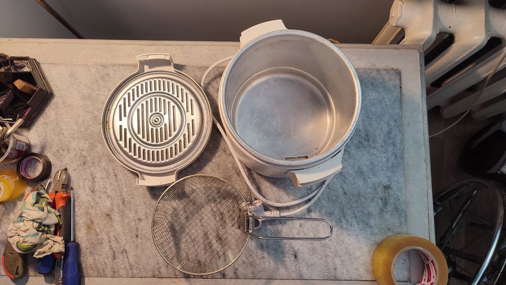 Маленькая новая фритюрница Moulinex.