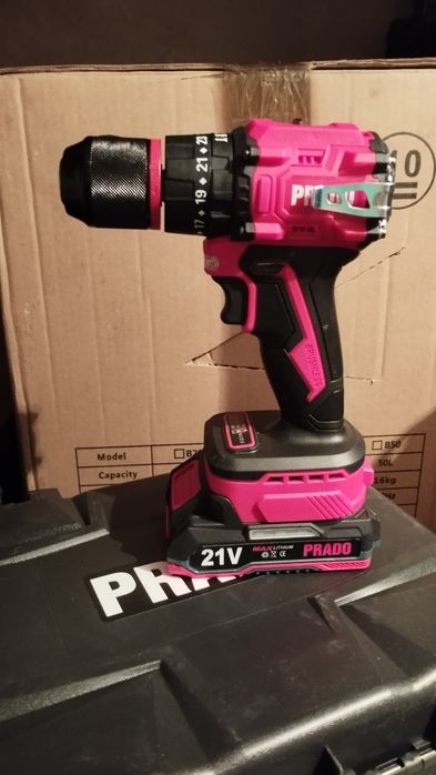 Бұрағыш.. Шуруповерт с набором насадок