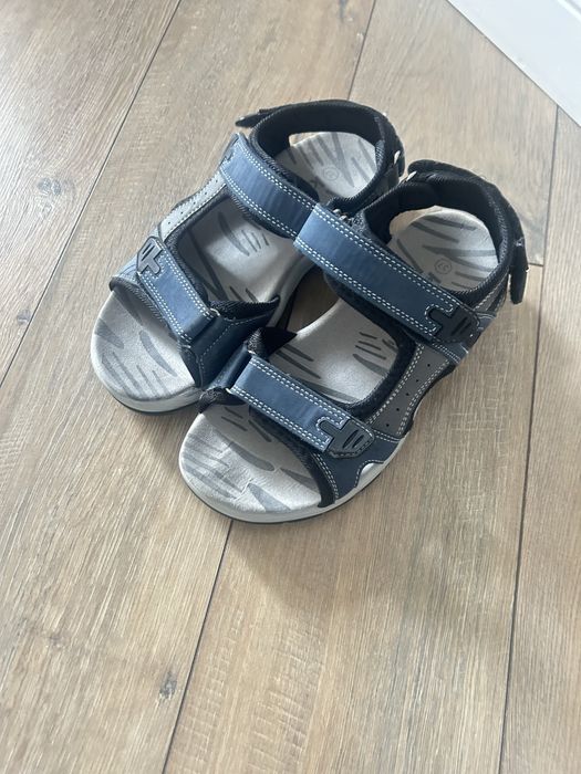Продам сандали на мальчика