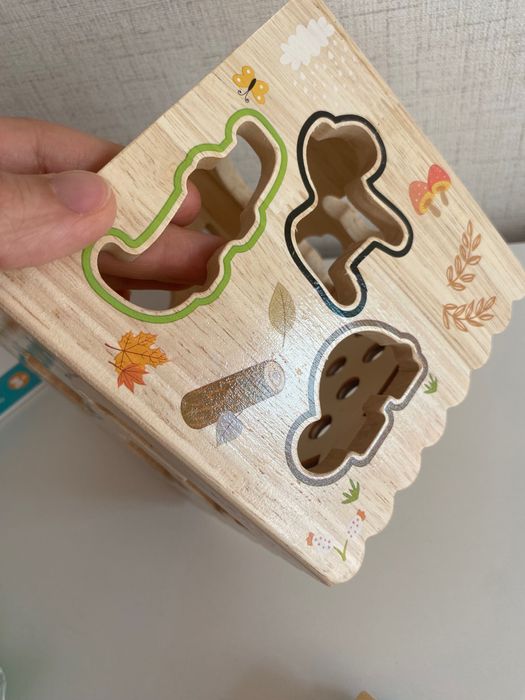 Сензорен дървен куб за двигателни умения - 8 в 1, монтесори