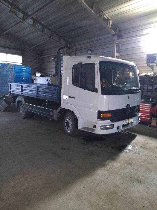 Mercedes atego 818 basculabil 3 parti basculare pe cutie an 2001