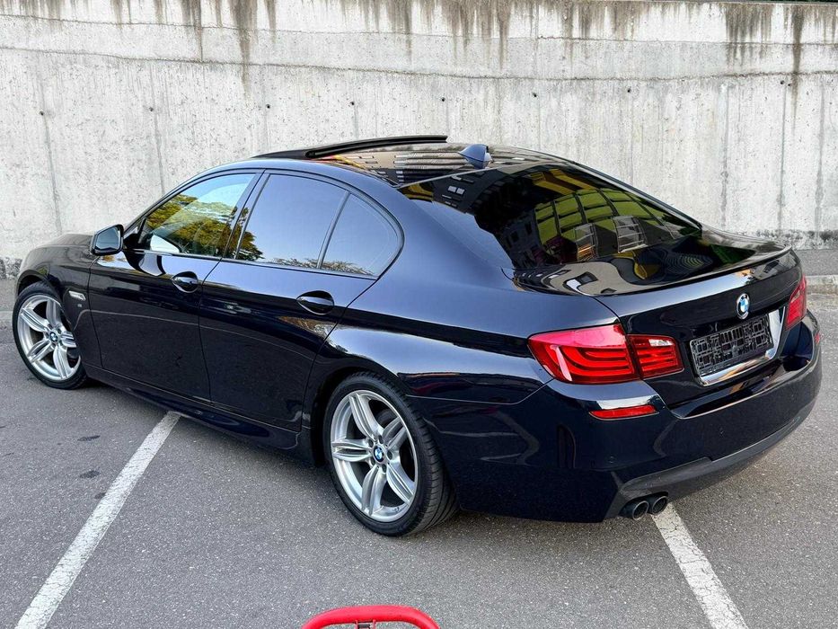 BMW 520d F10*M-Paket*Trapa*Distronic*Head-Up*Camera*2 Butoane*