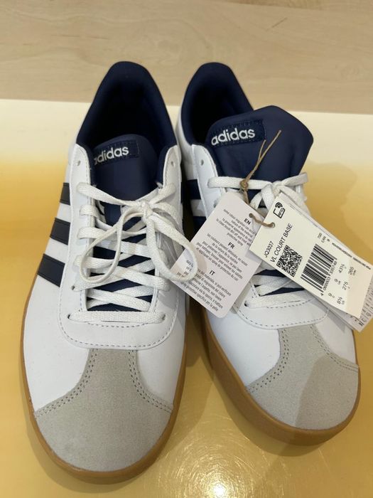 Продам новые кроссовки Adidas оригинал