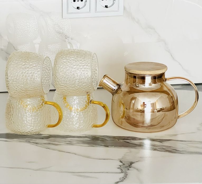 Чайник с кружками