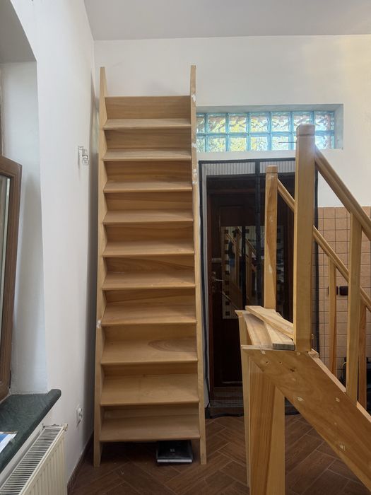 Scara din lemn masiv