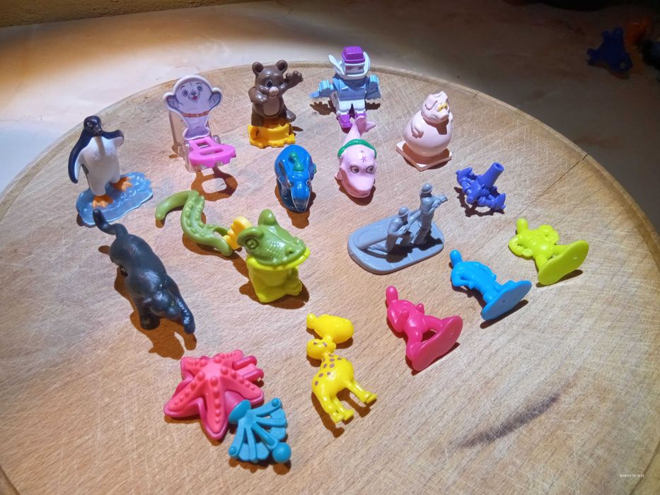 Lot jucării Kinder oua surprize (16  bucăți)