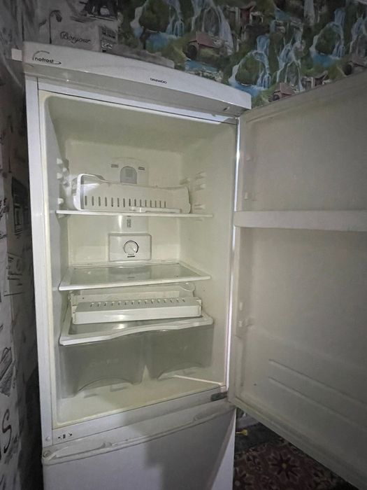 Продается бу холодильник , работает