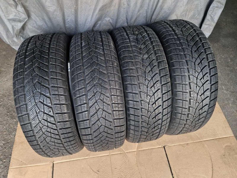 4 Goodyear R17 225/60
зимни гуми
DOT4120