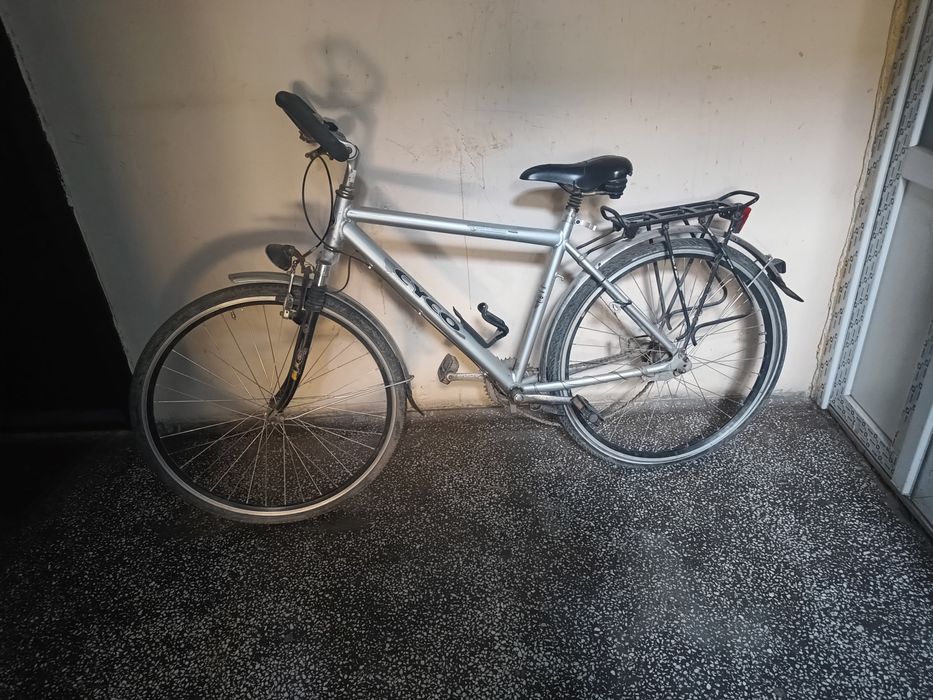 Vind bicicleta cu roti de 28 cu viteze in butuc
