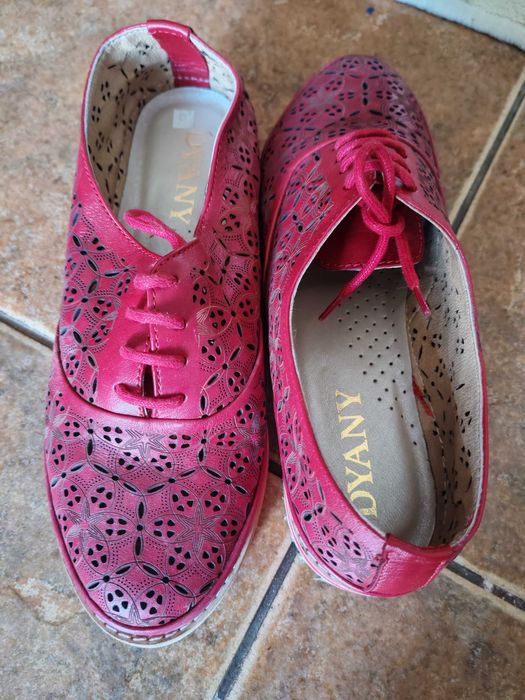 Vând încălțăminte