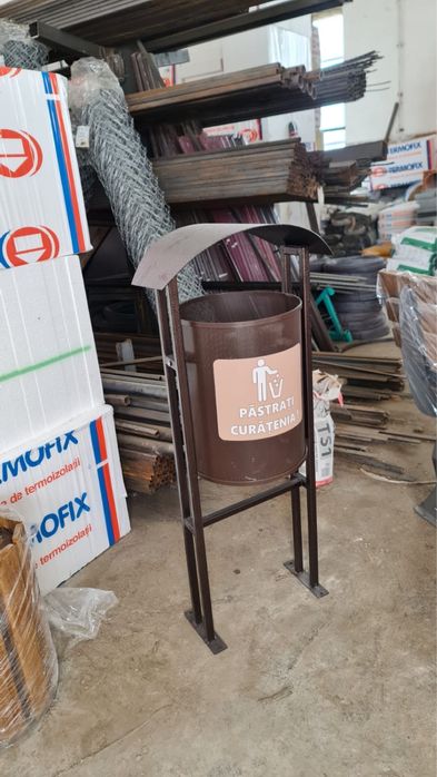 Bancute stradale si cosuri de gunoi