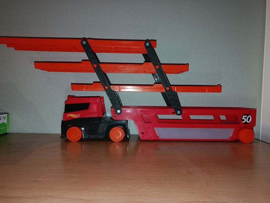 Продаю детскую игрушку , оригинал, Hot wheels.