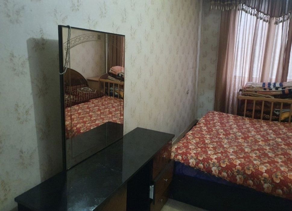 Продаётся 2/3/4 на м-в Ялангач. Двухкомнатная