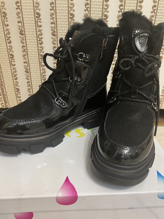 Срочно!!!Продам Новые! зимние ботинки на девочку