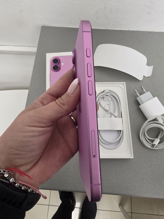 IPhone 16 256GB. + Apple watch  SE3 40mm