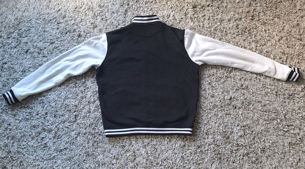 Класически черно бял суичер Urban Classics,  60 лева, М размер