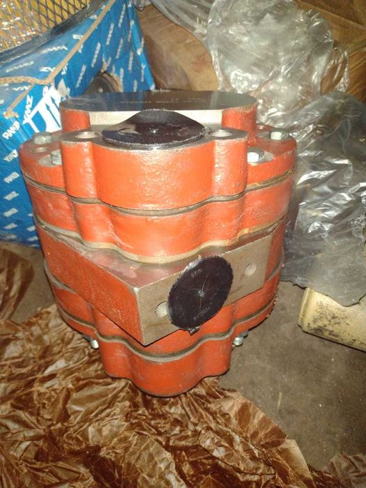 Насос маслянный белаз 75450