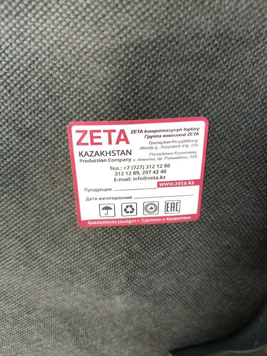 Офисное кресло руководителя ZETA