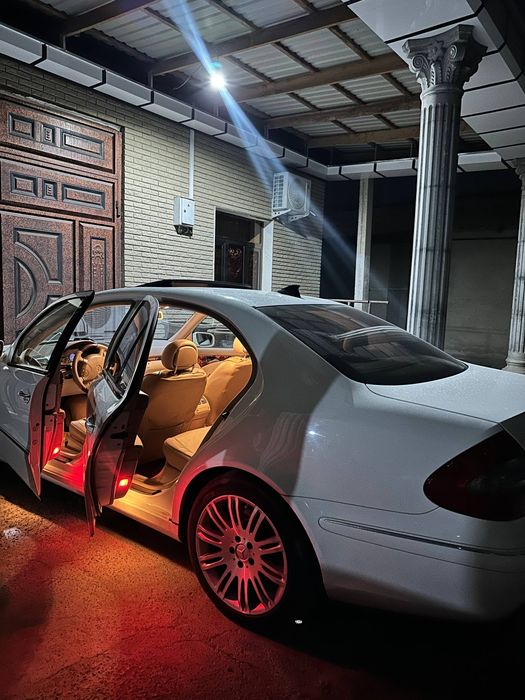 Mercedes Benz W211 E240