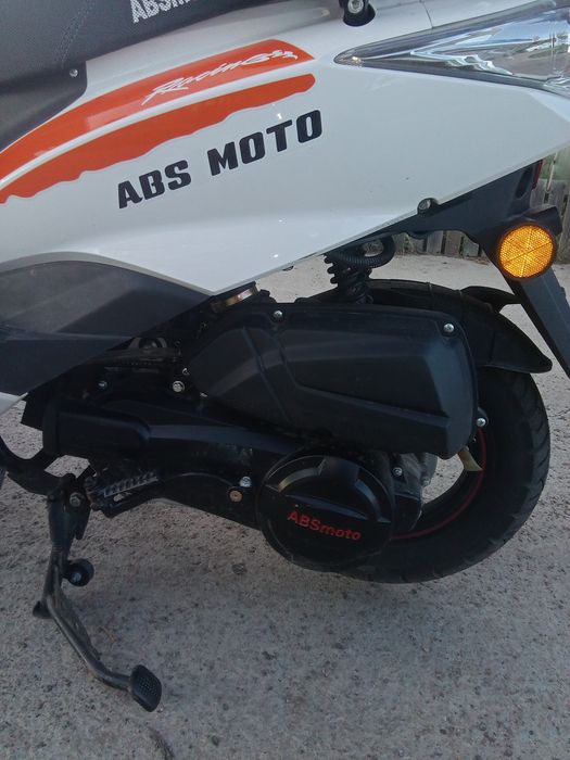 Продаю Скутер М8