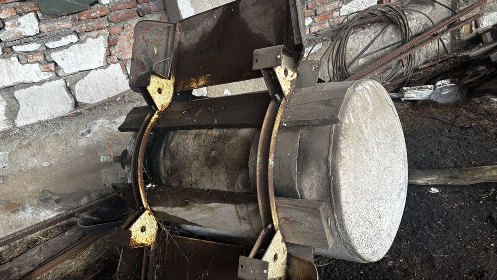 Алюминиевая емкость (бочка) ~1.5 куба.