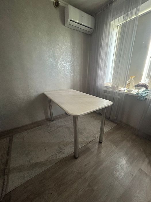 Кухонный стол с 5 стульями