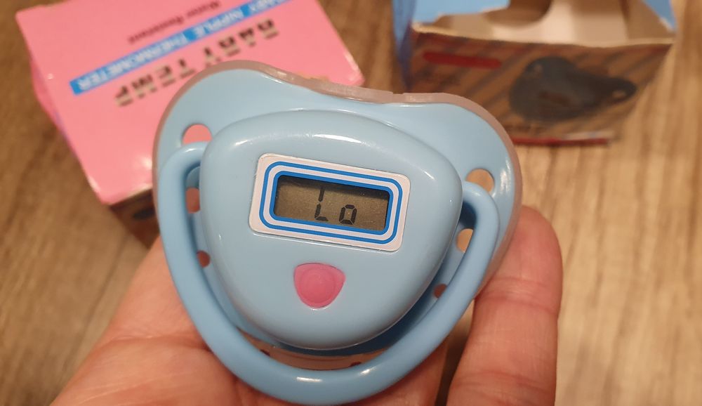 Termometru suzeta si suzete mustata