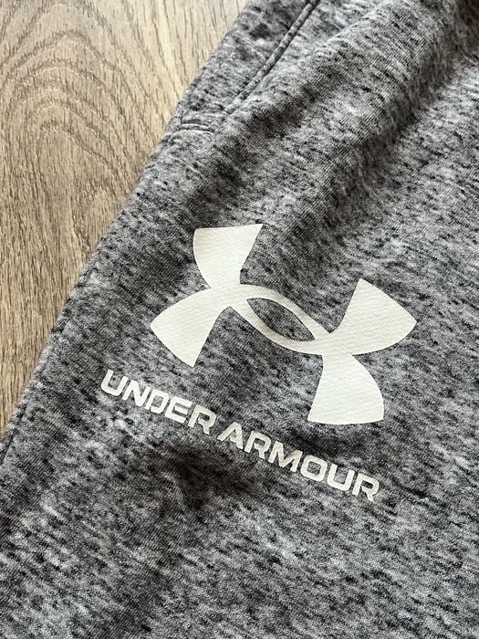 Under Armour USA  : спортно долнище размер М / Оригинал