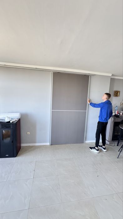 Интериорна плъзгаща врата.