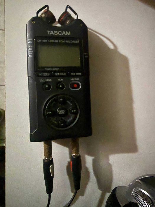 Tascam DR-40X [DJ & Live Recorder] Stare noua, folosit doar in studio (ofer cablu Jack 3.5 -> RCA + cutie originala)