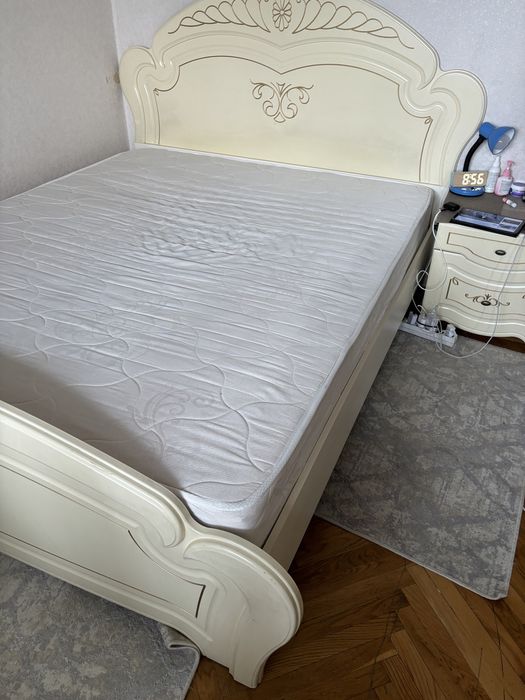 Продам спальный гарнитур