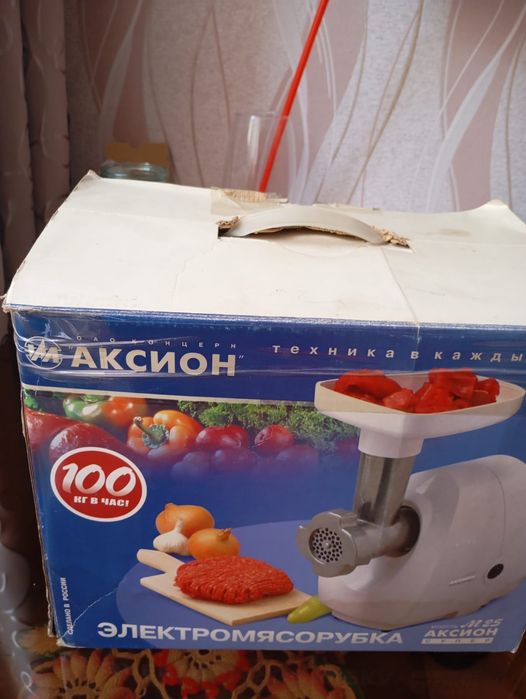 Продам электромясорубку