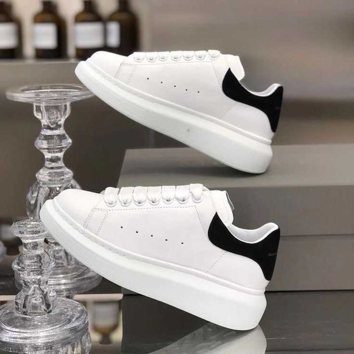 Adidasi McQueen Albi