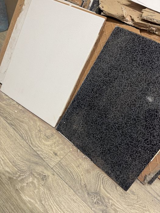 Кафель б/у. За всё 1000 тенге