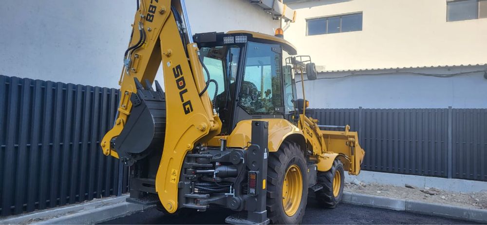 ЭКСКОВАТОР-ПОГРУЗЧИК 3в1. Копаем, грузим, планируем.