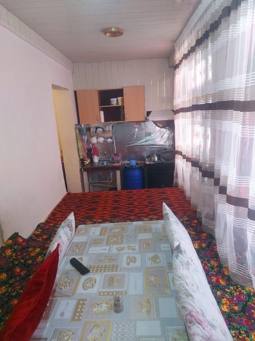 3 xonali uy sotiladi siroshni, mebellari bilan