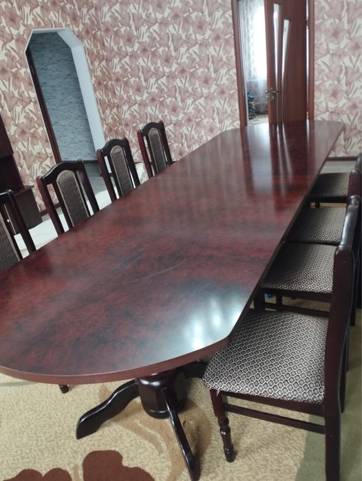 Стол со стульями