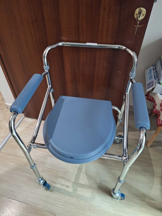 Тоалетен стол НОВ