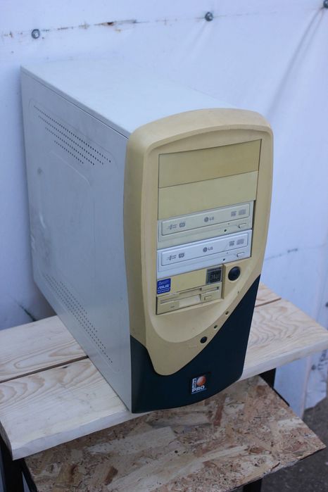 Carcasa alba retro PC Ultra-Pro