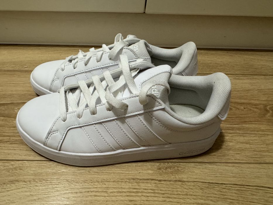 Кецове Adidas Court 3.0 J